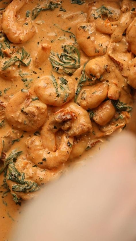 Garlicky, lemony prawns in a rich and creamy sauce, perfect for a quick and easy weeknight meal. #prawns #garlic #creamysauce #tuscan #seafood Best Italian Dinner Recipes, Tuscan Prawns, Prawn Meals, Luxury Food Dinners, Tuscan Seafood, Fun Lunch Ideas For Kids, Easy And Healthy Lunch Ideas, Fun Lunch Ideas, Easy Lunch Ideas For Kids