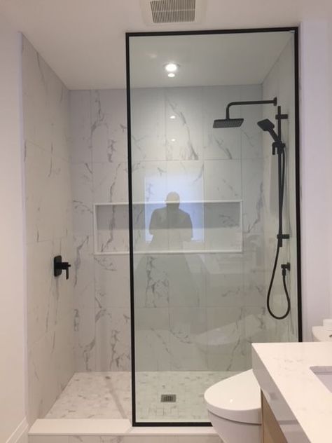 Black Shower Small Bathroom, Single Shower Panel, Small Bathroom Shower Doors, Bathroom Ideas Black Shower Door, Contemporary Shower Design, Condo Shower Ideas, Half Panel Shower Door, Shower Glass With Black Frame, Black Shower Doors Frame