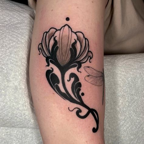 Tattoo • Instagram Art Nouveau Tattoo Flower, Art Nouveau Tattoo Design, Jewerly Tattoo, Black Flowers Tattoo, Traditional Tattoo Drawings, Art Deco Tattoo, Kinds Of Flowers, Art Nouveau Tattoo, Nouveau Tattoo