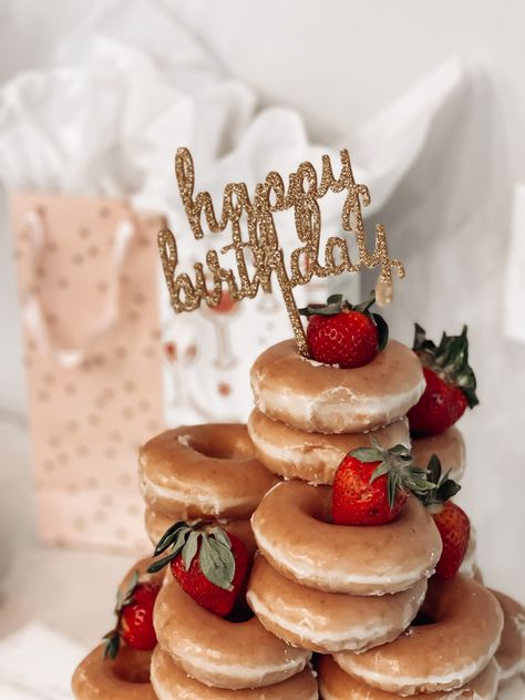 Glazed Donut Cake Tower, Donut Stack Cake, Donut Cake, Donut Birthday Cake, Donut Tower, Krispy Kreme Donuts, Cake Tower, How To Stack Cakes, Picnic Birthday