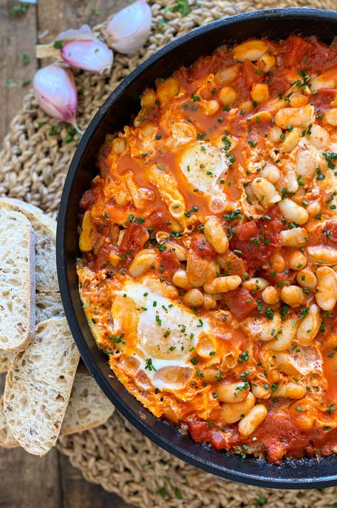 Spanish Beans, Eggs Dinner, Skillet Meals, Breakfast Brunch Recipes, Meatless Meals, Baked Beans, Bean Recipes, Egg Recipes, Veggie Recipes