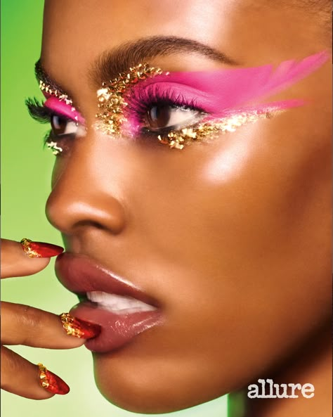 The Genius of Pat McGrath | Cover Story | Allure Rebellious Makeup Look, High Fashion Makeup Editorial, Beauty Photography Creative, Avante Garde Makeup, Makeup Runway, Abstract Makeup, Intense Makeup, Fashion Editorial Makeup, Portret Feminin