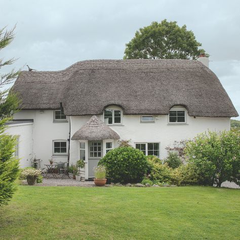 Step inside this charming 1700s thatched cottage full of understated style | Ideal Home English Thatched Cottages, Thatched Cottage Interior, Welsh Cottage, Living Room Images, Cottage Exterior, Country Cottage Style, Quartz Surfacing, Cottage Interior, Bedroom Images