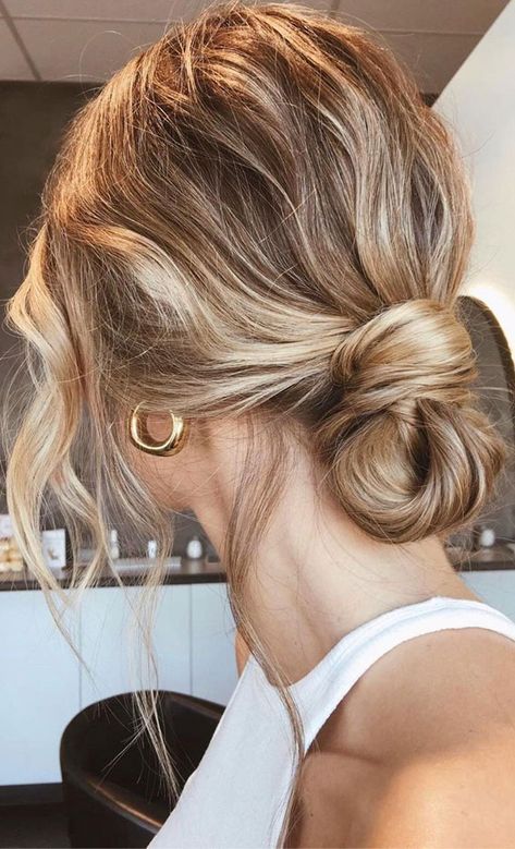 Bridesmaid Hair Updo Short, Cute Hairstyles Updos, Valentine's Day Hairstyles, Mane Addicts, Simple Updo, Beauty Blogs, Easy Updo Hairstyles, Low Bun Hairstyles, Work Hairstyles