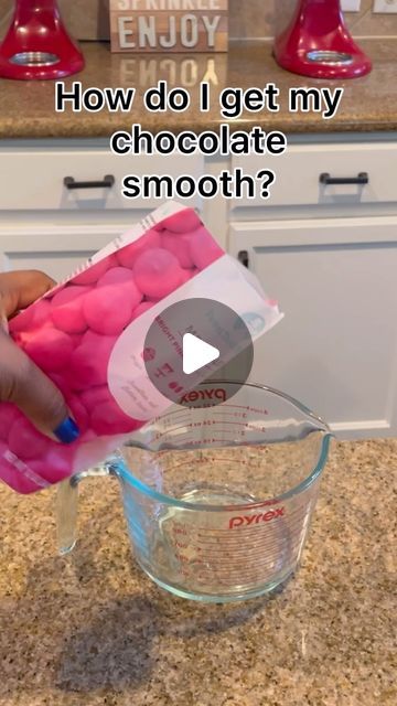 Kori Lowe on Instagram: "I hope I was able to answer all of your questions here. How I get my chocolate (candy melts)smooth,alternatives if you can't get gift box, etc. I've used most brands of candy melts with great results with this method. . . . #chocolatecoveredstrawberries #tutorial #mothersday #giftideas #cakepops #korilowesweetlife #treattable #chocolate #chocolatesrose" Wilton Candy Melts Ideas, How To Color Chocolate Candy Melts, Melting Chocolate In Microwave, How To Melt Candy Melts, How To Use Candy Melts, How To Make Melted Chocolate For Dipping, How To Make Dipping Chocolate, How To Melt Chocolate Chips In Microwave, How To Drizzle Chocolate