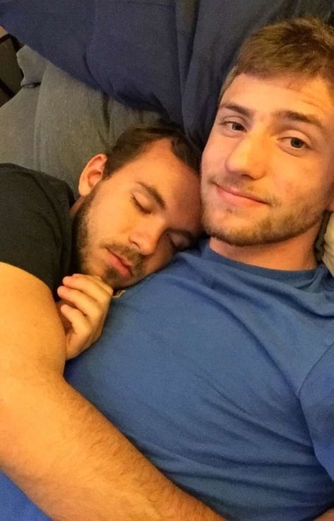 love for boys Gay Family, Man Hug, Mm Romance, Gay Aesthetic, Men Kissing, Gay Romance, Photo Couple, Two Men, Gay Love