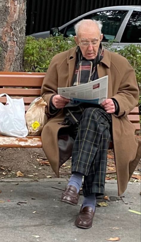 Cool Old Men Style, Cool Grandpa Aesthetic, Random People Reference, Stylish Old People, Grandpa Reference, Old Grandpa Aesthetic, Old Men Reference, Old Man Outfit Aesthetic, Old Fashioned Suits Men