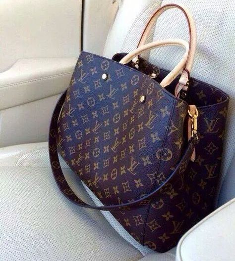 Blue Bentley, Τσάντες Louis Vuitton, Louis Vuttion, Sac Louis Vuitton, Louie Vuitton, Fall Handbags, Ladies Bag, Handbag Heaven, Lv Handbags