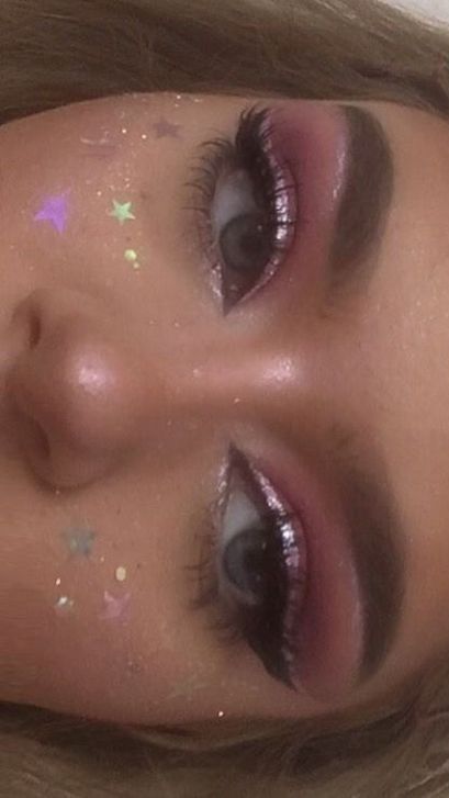 euphoria makeup eyeliner  Cosmetic Glitter Stars for use on the face - Silver Rosa Make-up, Soft Girl Makeup, Make Up Designs, Make Up Videos, Makeup Course, Smink Inspiration, Dope Makeup, Makijaż Smokey Eye, Cute Makeup Looks