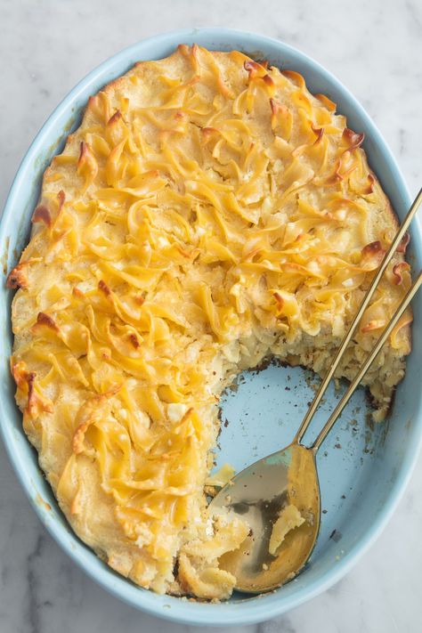 Kugel Vertical Sweet Noodle Kugel, Noodle Kugel Recipe, Hannukah Recipes, Hanukkah Desserts, Hanukkah Dinner, Jewish Foods, Egg Noodle Recipes, Jewish Holiday Recipes, Hanukkah Food