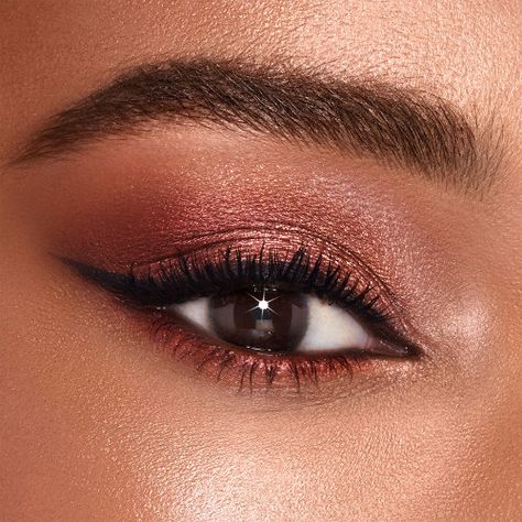 Red And Gold Makeup Looks Simple, Simple Red Eye Makeup Looks, Work Eyeshadow, Light Red Makeup, Soft Red Eyeshadow Looks, Light Red Smokey Eye Makeup, Dusky Skin Eye Makeup, Rose Gold Eyeshadow Looks, Simple Red Eye Makeup