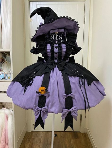 【-Magic Sweetheart-】 #Halloween Lolita Jumper Dress

◆ Shopping Link >>> https://lolitawardrobe.com/magic-sweetheart-halloween-lolita-jumper-dress_p7563.html Halloween Themed Dress, Cute Halloween Dresses, Kawaii Witch Costume, Kawaii Witch Outfit, Baju Halloween, Cute Witch Outfits, Witch Outfit Halloween, Magic Outfits, Halloween Oc