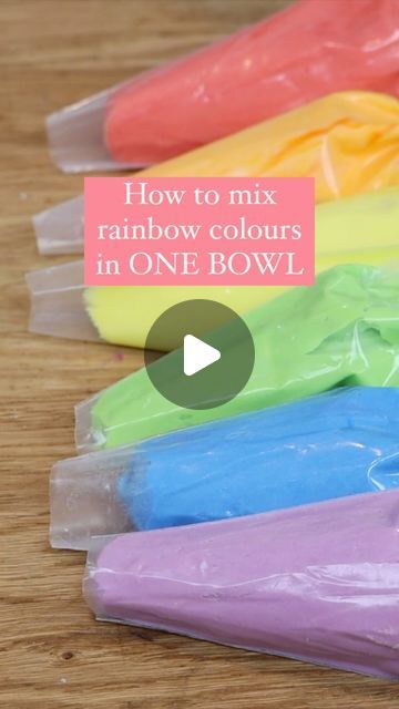 Emily | British Girl Bakes on Instagram: "🌈 Use this order to mix rainbow colours in just one bowl without washing in between!

#rainbowcakes #buttercream #cake #cakereels #cakedecorating #britishgirlbakes" Rainbow Cake Frosting Ideas, Coles Rainbow Cake Hack, Rainbow Icing Cake Birthday, How To Do Rainbow Frosting, Diy Rainbow Cake Decorating, Tie Dye Icing Technique, How To Make Rainbow Frosting, Rainbow Buttercream Frosting, Rainbow Cake Frosting