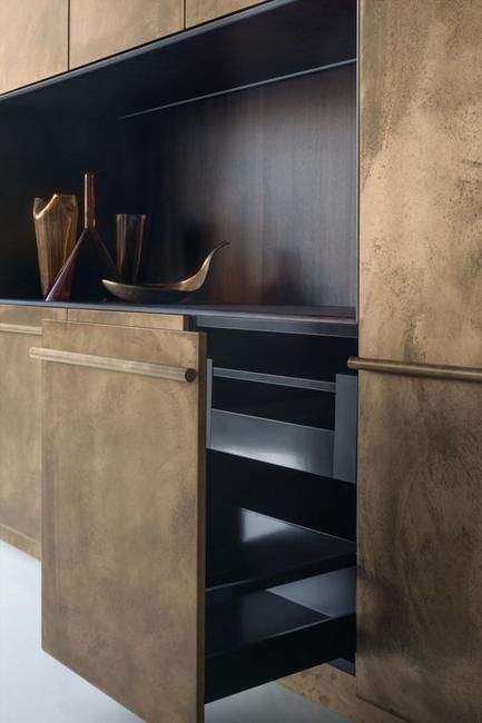 Stylish Copper and Bronze Colors, Metal Accents Enhancing Beautiful Kitchen Designs Ideas For Above Kitchen Cabinets, Black Kitchen Design, Above Kitchen Cabinets, Beautiful Kitchen Designs, Black Kitchen Cabinets, Brass Kitchen, Burnished Brass, Cool Ideas, Trendy Kitchen