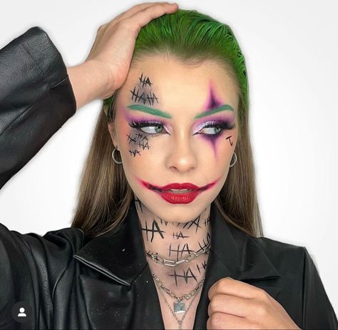 Pretty Joker Makeup, Joker Cosplay Makeup, The Joker Women’s Halloween Costume, Joker Costume Female Makeup, Joker Outfit Female Diy, Joker Makeup Look, Joker Make Up Female, Joker Halloween Makeup Men, Joker Halloween Costumes Female Outfit