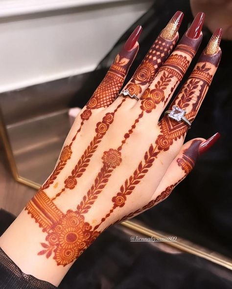 Arabic Style Mehndi, Mehendi Design Modern, Mehndi Design New Style, Mehendi Hands Aesthetic, Simple Mehendi Designs Arabic, Try Your Name In Korean, Birthday Mehendi Design, Pretty Mehendi Designs, Arabic Mehendi Designs For Hands Unique Beautiful