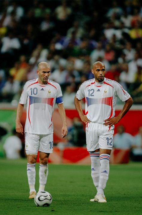 Arsenal Wallpapers, Thierry Henry, Cristiano Ronaldo Cr7, Zinedine Zidane, Free Kick, School Football, Vintage Football, Soccer Team, Fifa World Cup