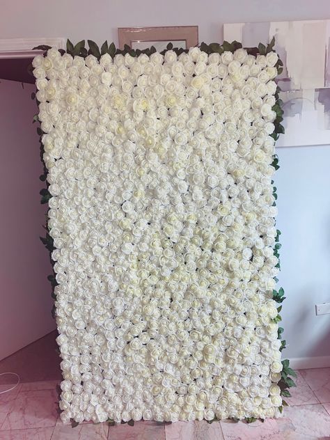 Diy flower wall How To Make A Flower Wall, Gardening Flowers Ideas, Garden Flower Ideas, Hanging Garden Ideas, Quince Decor, Diy Flower Wall, Beautiful Wall Hanging, Flower Wall Wedding, Flower Wall Backdrop