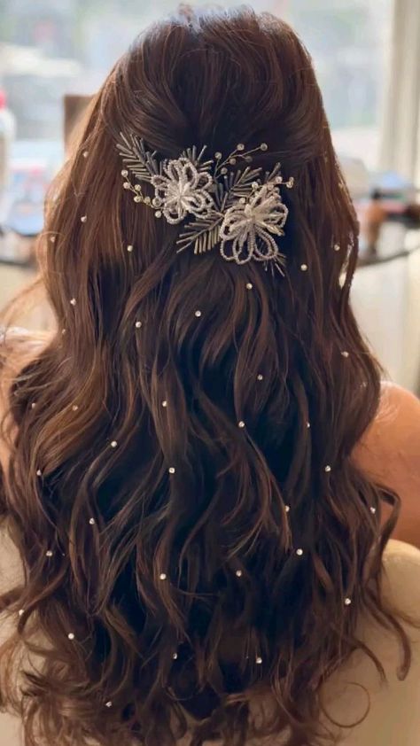 Hairstyles - Wedding  	◦	Haldi ￼  	◦	Engagement ￼  	◦	Mehendi ￼  ￼ 	◦	Wedding ￼ ￼ 	◦	Sangeeth ￼ Hair Ideas For Engagement Party, Open Hair Wavy Hairstyles, Open Hair Accessories, Indian Wedding Hairstyles Bridesmaid, Hair Design For Engagement, Reception Party Hairstyles, Open Hair Bride Hairstyle, Hairstyles With Lehengas, Wedding Aesthetic Hairstyle