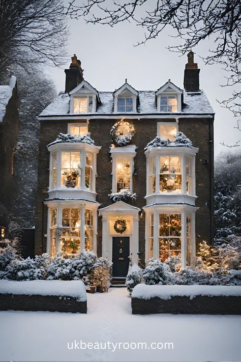 Christmas is a special time, and putting up decorations is one of the best parts! They bring not only a sense of holiday charm but also a heartwarming atmosphere that unites family and friends. This post lists 13 great Christmas decor ideas. James Farmer Christmas, How To Make Christmas Special, Christmas Home Decoration, Christmas Outside Decor Ideas, Cool House Interior, Holiday Decor Aesthetic, Christmas Decorating Ideas For The Home, Christmas House Interior, Christmas Exterior Decor