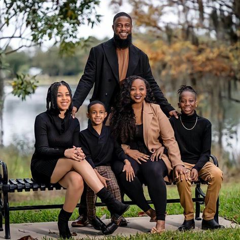 Family Pics Wearing Black, Family Winter Photoshoot Outfits Black, All Black Fall Family Pictures, Black Families Christmas Pictures, Melanin Family Photoshoot, Black Family Of 6 Photoshoot, Christmas Picture Ideas Black Family, Black Family Fall Photoshoot Outfits, Luxury Black Family Photoshoot