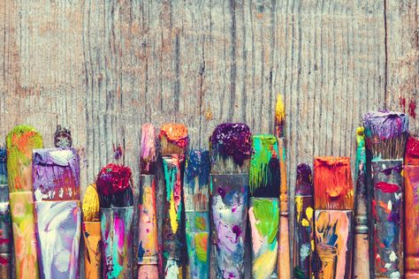 Row of artist paint brushes closeup on old wooden background | Image Credit: Unknown Different Types Of Painting, Acrylic Art Projects, Painting Birthday, Watercolor Paintings Easy, Easy Watercolor, Types Of Painting, Beginner Painting, Wooden Background, Artist Paint