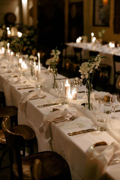 White Tablecloth White Napkin Wedding, Minimal Wedding Dessert Table, Long White Table Wedding, Cozy Rehearsal Dinner, Simple Elegant Table Settings Wedding, Tablescape No Plates, Minimalist Reception Table, White And Beige Table Decor, Long Tables Wedding Reception Indoor