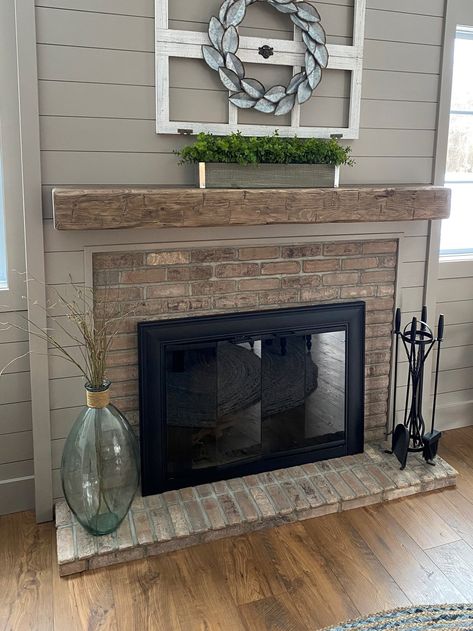 Farmhouse Fireplace Decor, Rustic Fireplace Mantels, Wood Mantle, Rustic Mantel, Brick Fireplace Makeover, Shiplap Fireplace, Farmhouse Fireplace, Rustic Fireplaces, Corner Fireplace