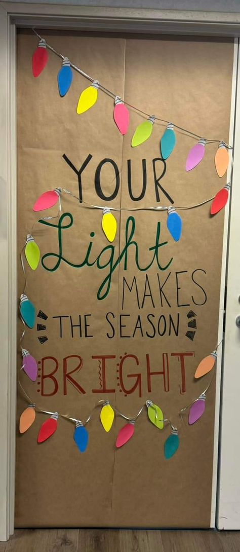 Happy Holidays Door Decorations, Christmas Preschool Door Ideas, Work Christmas Decorations, Door Decorations Contest, Library Christmas, Preschool Door, Christmas Doors, Door Quotes, Holiday Door Decorations