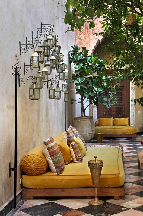 Moroccan Outdoor Patio, Marrakech Interior Design, Moroccan Outdoor Decor, El Fenn, Moroccan Interior Design, Design Marocain, Stone Paint, Rustic Cafe, Moroccan Homes