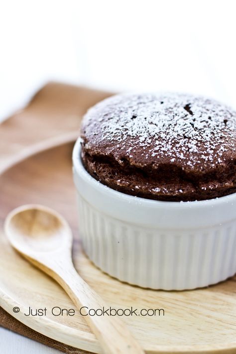 Chocolate Soufflé-- go check out the recipie....and make it in a LARGE dish.. instead of a ramakin.. we all know it will be gone! Ramekin Recipe, Japanese Dessert Recipes, Souffle Recipes, Chocolate Souffle, Japanese Dessert, Think Food, Egg White, Julia Child, Food Cakes