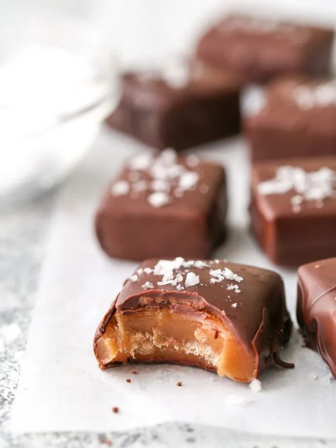 Chocolate Covered Caramels - Completely Delicious Chocolate Covered Caramels, Homemade Caramel Candy, Caramels Recipe, Candy Caramel, Caramel Recipe, Soft Caramel, Caramel Candy, Salted Chocolate, Caramel Recipes