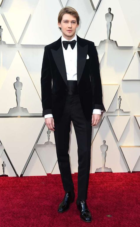 Edward Jones, Joe Alwyn, Stylish Mens Suits, Oscars Red Carpet, Lisa Bonet, Nicholas Hoult, Groom And Groomsmen Attire, Oscar Dresses, Ootd Men