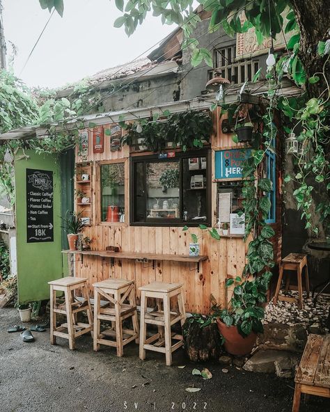 𝕊𝕥𝕖𝕧𝕖𝕟 𝕍𝕖𝕟𝕥𝕠𝕟 on Instagram: “Membumi Kopi // Far from fancy yet offers a very warm and homey spot for coffeeand snack. Tucked away in a small alley surrounded by…” Small Tea Shop Interior Design, Tea Shop Design Ideas, Greenhouse Coffee Shop, Simple Cafe Design, Small Cafe Ideas, Tiny Coffee Shop Design, Tiny Cafe Design, Small Shop Ideas, Kopi Shop