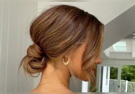 Chignon Tutorial, Loose Bun Hairstyles, Chic Bun, Loose Chignon, Bridesmaid Hair Tutorial, Loose Bun, Wedding Haircut, Bridesmaid Hair Medium Length, Knot Hair