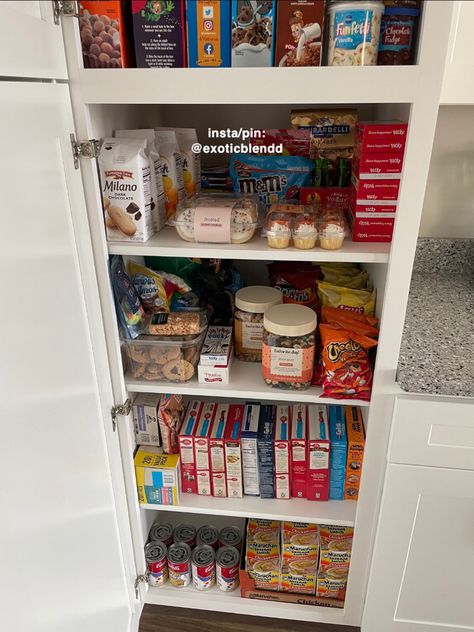 Small Pantry Aesthetic, Pantry Aesthetic Junk Food, Food Pantry Aesthetic, Full Pantry Aesthetic, Stocked Pantry Snacks, Snack Cart Aesthetic, Snack Drawer Aesthetic, Snack Pantry Goals, Snack Pantry Aesthetic