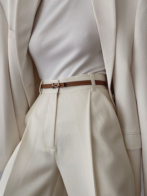 Minimal Clothes Aesthetic, Minimal Chic Fall Outfits, Elegant Clothes Aesthetic, Neutral Outfit Aesthetic, Chic Business Casual Outfits, Casual Outfits For Work, Classy Pants, Summer Office Outfits, High Waisted Dress