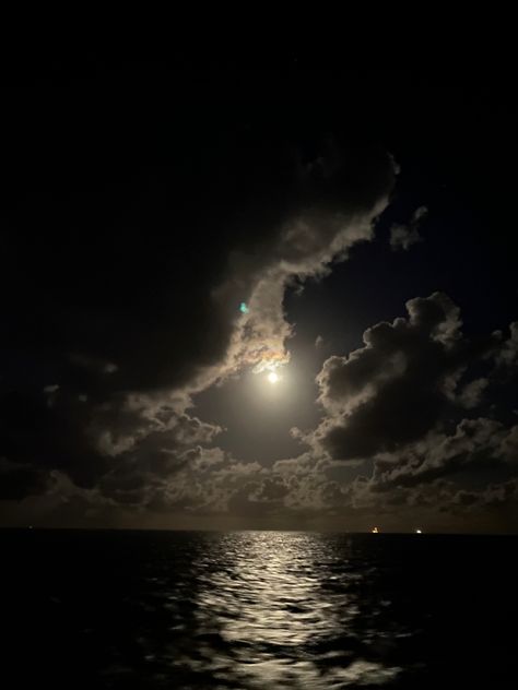 Moonlight On Beach, Moon By The Beach, Moon Shining On Water, Sea Moon Aesthetic, Moonlight On The Beach, Pyshic Aesthetic, Moonlight On Ocean, Moon And Water Aesthetic, Night Water Aesthetic