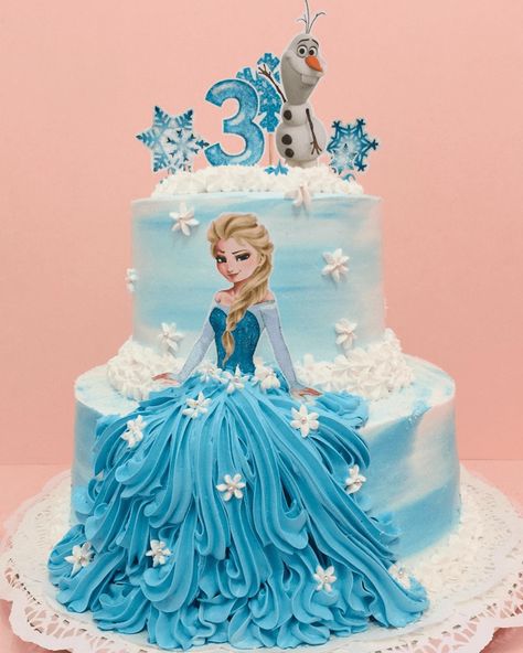 Elsa Birthday Cake Ideas, Elsa Cake Design, Frozen Cake Designs, Frozen Doll Cake, Princess Theme Cake, Elsa Birthday Cake, Doll Cake Designs, Frozen Birthday Party Cake, Pastel Frozen