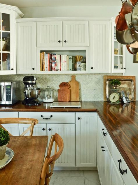 DIY Butcher-Block Kitchen Countertop  http://www.hgtv.com/kitchens/do-it-yourself-butcher-block-kitchen-countertop/index.html?soc=pinterest Kitchens With Butcher Block Countertops, White Cottage Kitchen, Dapur Rustic, Diy Butcher Block, Butcher Block Kitchen, Rustic Kitchen Cabinets, Kabinet Dapur, Farmhouse Kitchen Cabinets, Wood Countertops