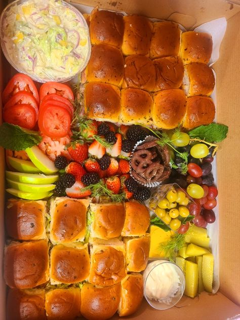 Sliders Food Board, Panini Charcuterie Board, Sliders Charcuterie Board Ideas, Sliders Board Ideas, Charcuterie Board Sliders, Slider Board Ideas, Slider Charcuterie Board Ideas, Slider Charcuterie Board, Sliders Charcuterie Board