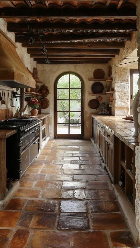 Hacienda Homes, Spanish Home Decor, Italian Farmhouse, Hacienda Style Homes, Italian House, Mexican Home, Tuscan House, Rustic Kitchen Design, Italian Home