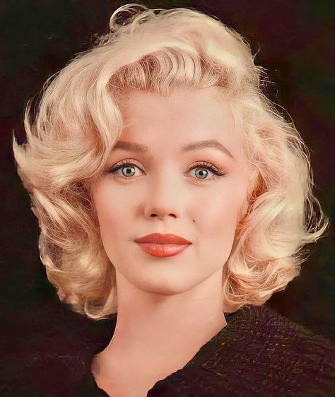 A sweet portrait of star #marilynmonroe by photographer #miltonhgreene 🌼🌞🌼 #photography #fotografia #photographer #beauty #creative… | Instagram Marilyn Monroe Hair, Marilyn Monroe Photography, Marilyn Monroe Artwork, Marilyn Monroe Portrait, Milton Greene, Hollywood Beauty, Marilyn Monroe Quotes, Celebrity Makeup Looks, Marilyn Monroe Art