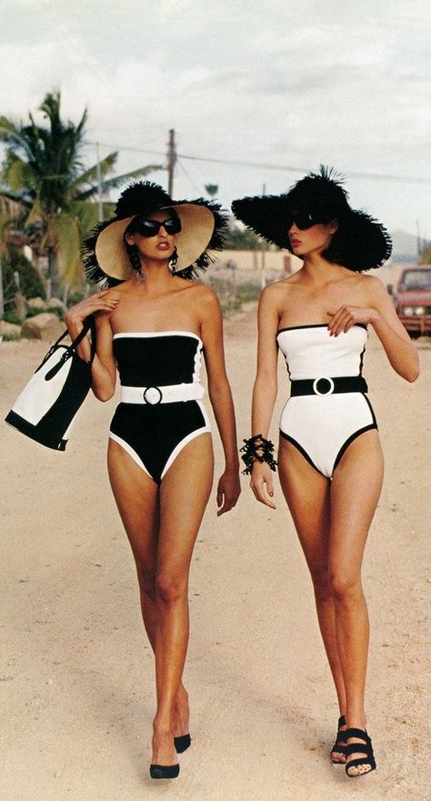 Gisele Bündchen, Ashley Graham, and Serena Williams prove that the best asset for a swimsuit is always unbridled confidence. Black Swimsuit Outfit, Classy Swimwear, 80s Swimsuit, Swimwear Aesthetic, Elegant Swimwear, Black And White Swimsuit, Vintage Bathing Suits, Swimsuits Outfits, Vintage Swimsuit