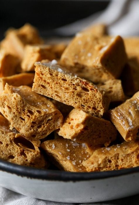 Sea Foam Candy, Honeycomb Toffee, Sponge Candy, Honeycomb Recipe, Honeycomb Candy, Hard Candy Recipes, Toffee Recipe, Old Fashioned Candy, Candy Recipe