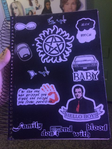 Supernatural Diy Crafts, Notebook Diy Cover, Supernatural Diy, Sam E Dean, Supernatural Drawings, Diy Notebook Cover, Hippie Crafts, Spn Memes, Notebook Diy