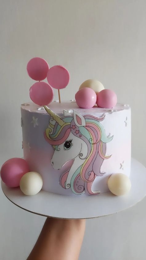 Simple Unicorn Birthday Cake, Unicorn Simple Cake, Simple Unicorn Cake, Tort Unicorn, Unicorn Theme Cake, Unicorn Cake Design, Basic Aesthetic, Simple Birthday Decorations, Unicorn Birthday Cake