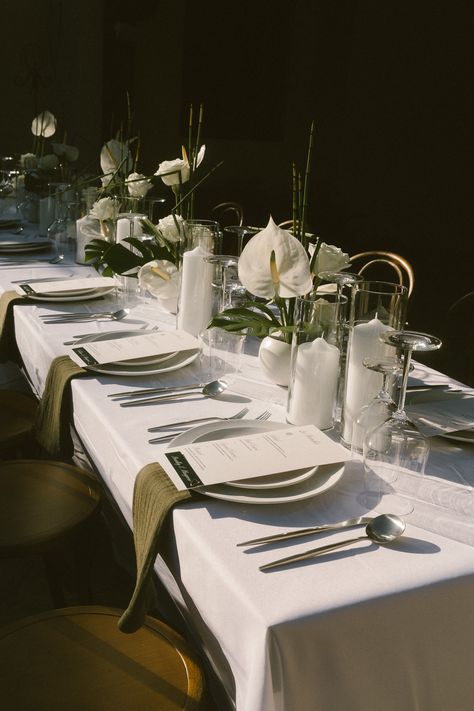 Inspiration for a Minimal, and Organic Wedding Tablescape | Palm Springs Private Estate Wedding | Elevate your tablescape with intentional pieces like modern glassware, luxury linens, and a ton of candles. Save this post for your wedding reception. See more wedding inspiration on chelseageephotography.com Wedding Dinner Table Setting, Outdoor Wedding Tables, Neutral Wedding Decor, Reception Table Design, Modern Tablescape, Modern Wedding Reception, Minimalist Wedding Decor, Wedding Table Linens, Wedding Tablescape