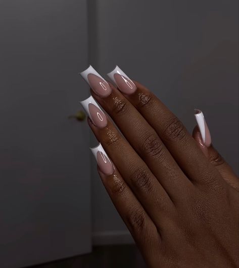 Xxxl French Tip Nails, White French Tip Nails Medium Length, French Tip Acrylic Nails Medium Length, Long White French Tip Nails, Medium Square Acrylic Nails Simple, Square Acrylic Nails French Tips, Nail Ideas Medium, Cool French Tip Nail Designs, Medium French Tip Acrylic Nails