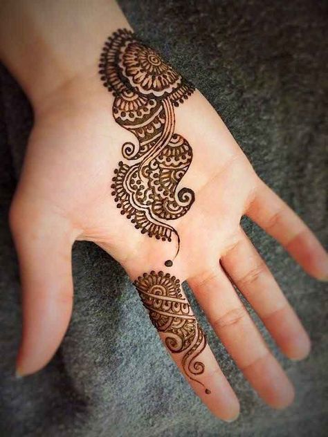 20 Latest and stylish one line Mehndi Designs for Hands Line Mehndi Designs, Mehndi Designs 2018, Bridal Mehendi Designs Hands, Henna Art Designs, Mehndi Design Pictures, Very Simple Mehndi Designs, Mehndi Images, Stylish Mehndi, Henna Tattoo Designs Simple